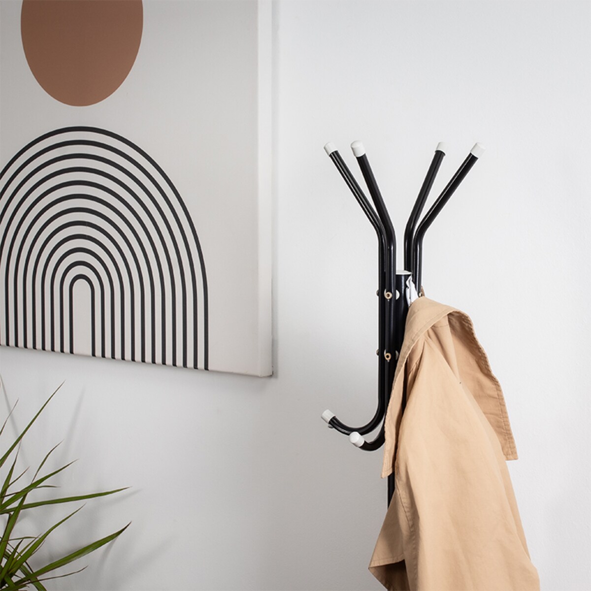 Wieszak stojący podłogowy czarny metalowy do przedpokoju klasyczny