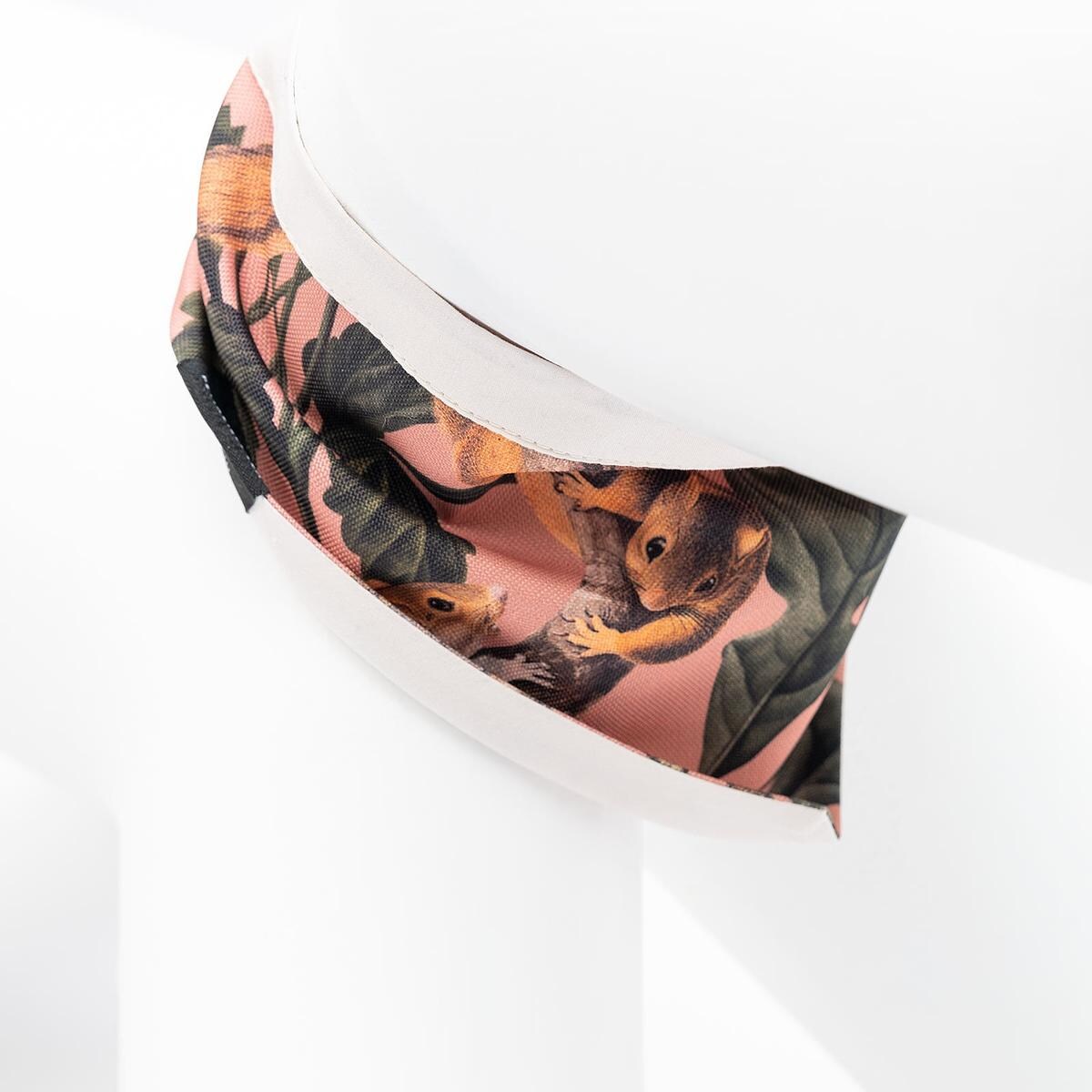 Bandanka "Wie wiórka co dobre" - Rozmiar: S, Rodzaj: Zapinana na szyi