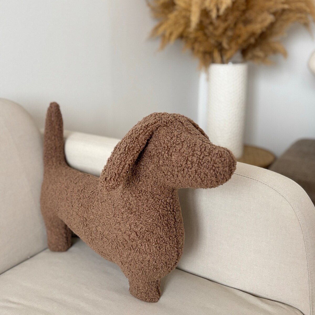 Poduszka pies Jamnik brązowy boucle