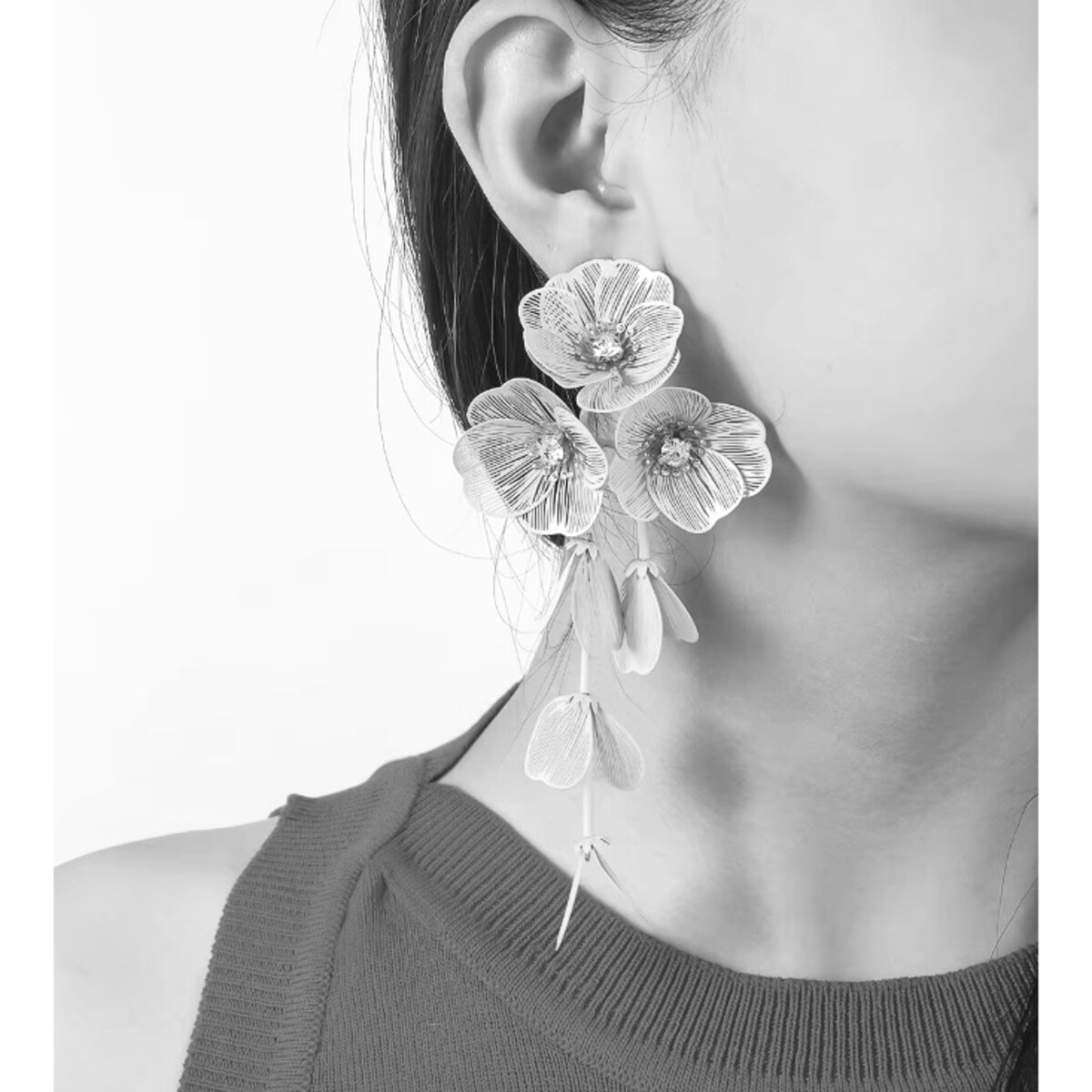 SREBRNE długie wiszące kolczyki kwiatowe metalowe lekkie okazałe XXL
