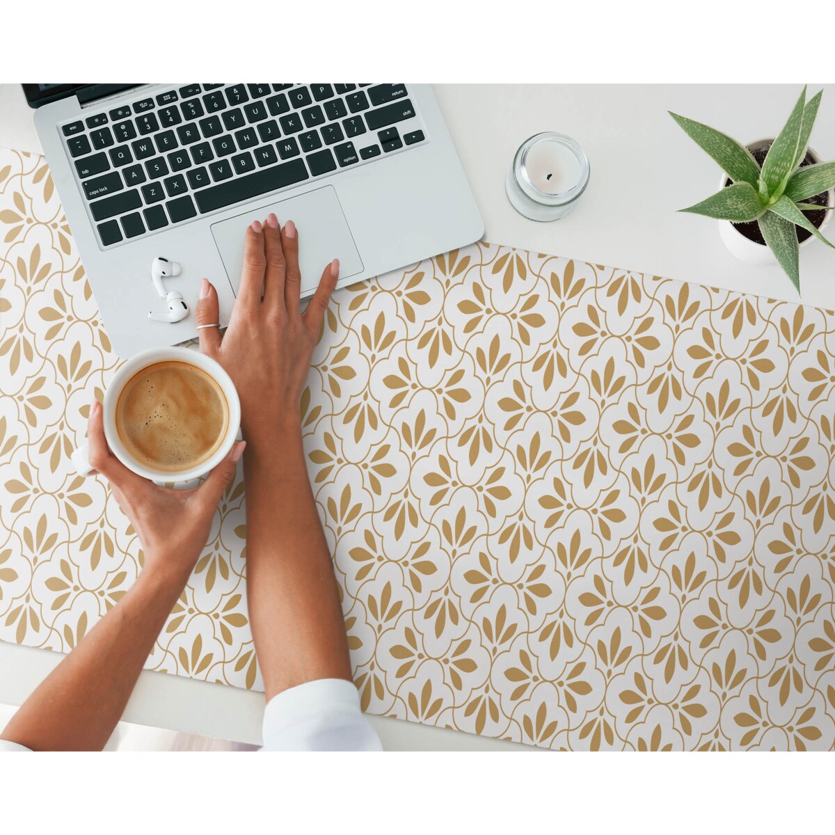 Brązowa mata na biurko Ornament roślinny, 120x60 cm