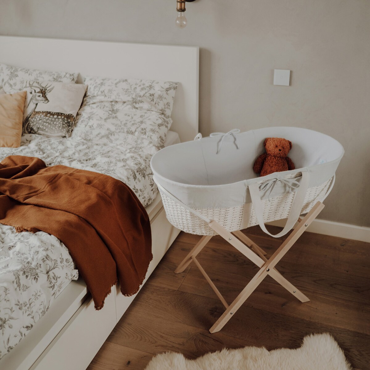 Stojak na kosz Happy Moses - Smart Stand - lakier bezbarwny