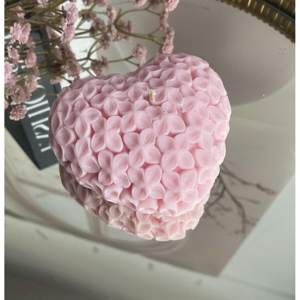 Świeca sojowa ekologiczna dekoracyjna "Flowers Heart" 98x42mm różowa