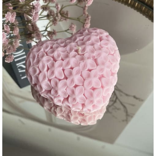 Świeca sojowa ekologiczna dekoracyjna "Flowers Heart" 98x42mm różowa