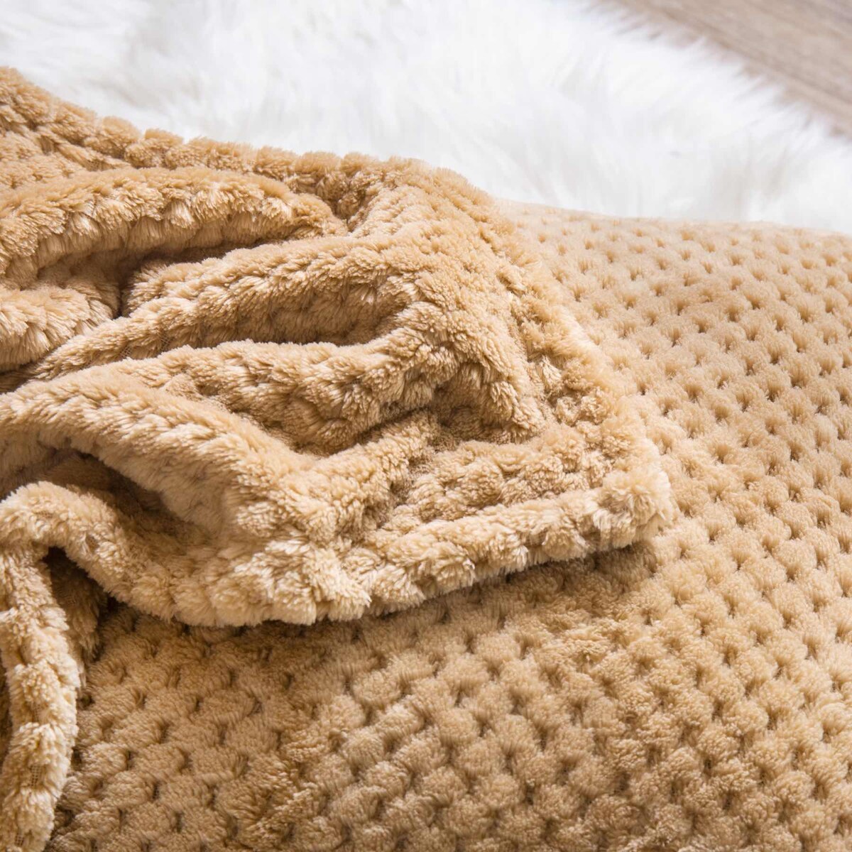 Beżowy Koc Narzuta z mikrofibry 200 x 220 Duży Kocyk na Sofę Łóżko Kanapę