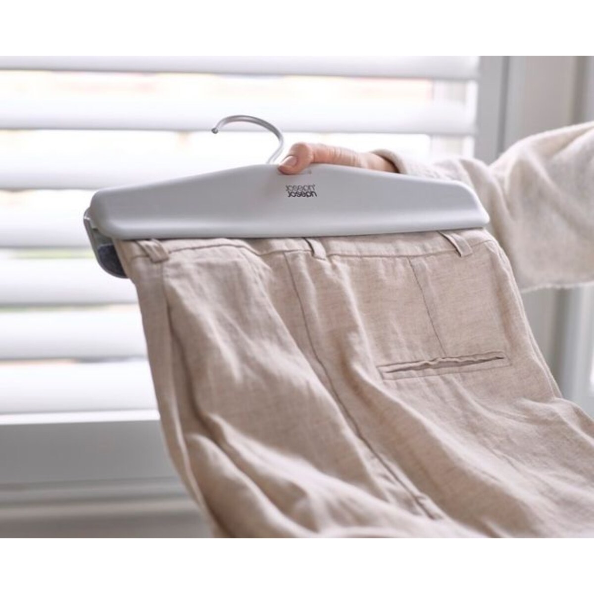 Zestaw 2 wieszaków na spodnie / spódnice Orderly Joseph Joseph