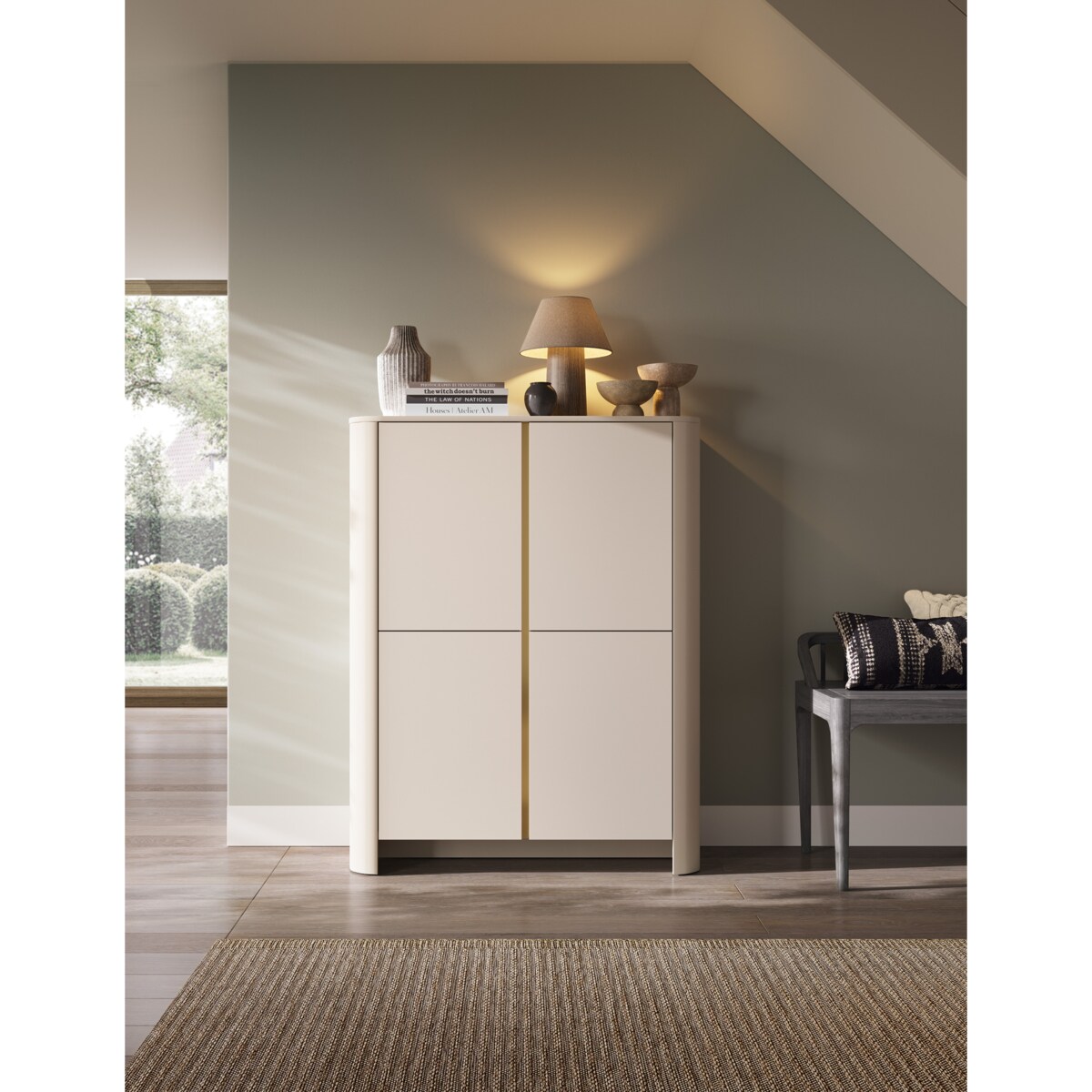 Komoda wysoka 103 BALI, czterodrzwiowa z pojemnymi półkami, Kaszmirowa