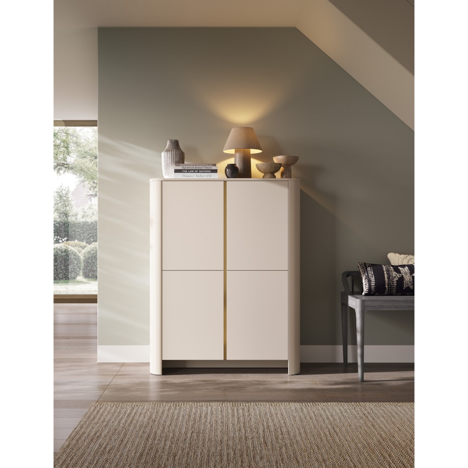 Komoda wysoka 103 BALI, czterodrzwiowa z pojemnymi półkami, Kaszmirowa