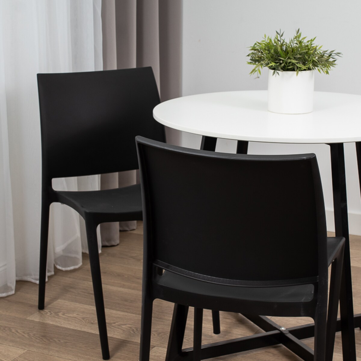 Krzesło plastikowe do salonu jadalni czarne nowoczesne