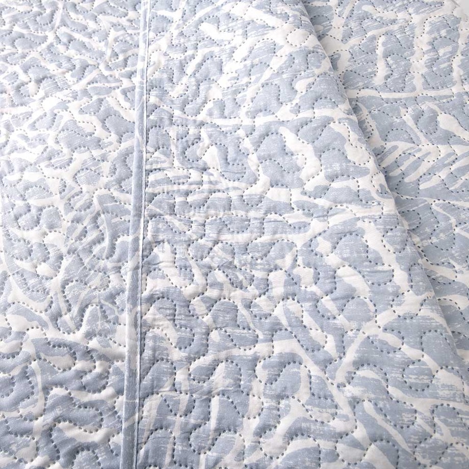 Narzuta pikowana niebieska Remo 200x220 ozdobne liście, drukowana