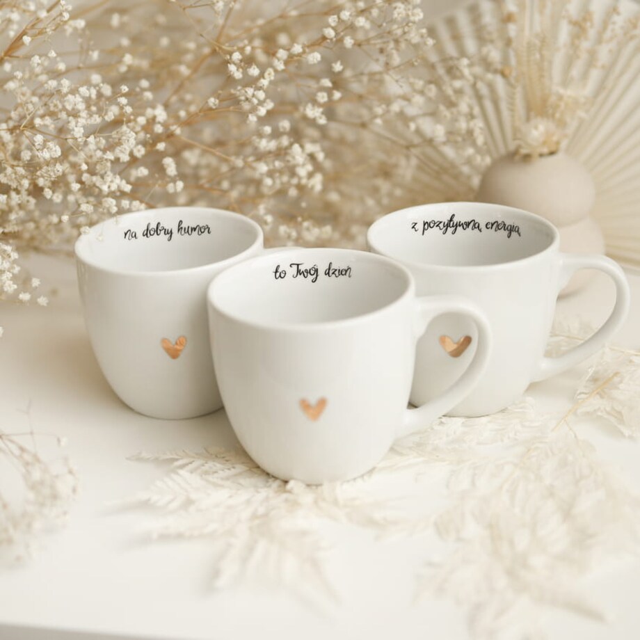 Biały kubek porcelanowy 300 ml - napis to twój dzień z motywem złotego serca na urodziny dla bliskiej osoby