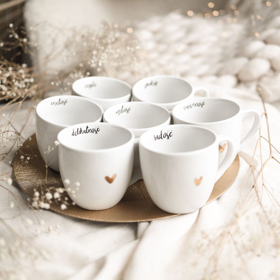 Biały kubek porcelanowy 300 ml „Radość" ze złotym sercem - prezent dla niej, na urodziny, Dzień Kobiet, Dzień Matki