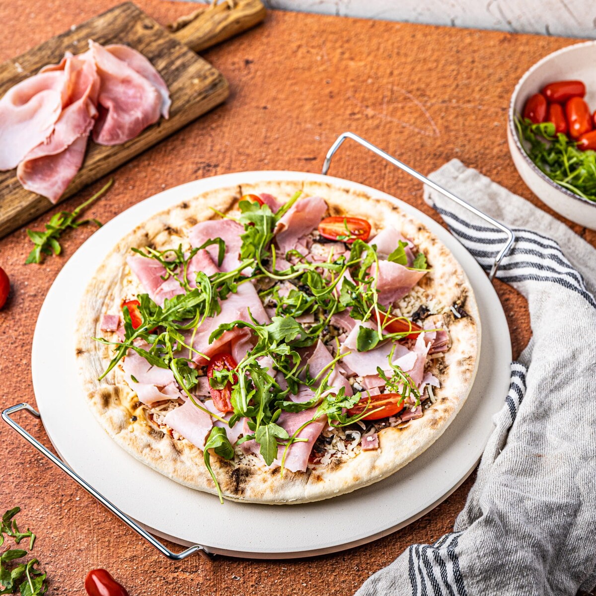 Kamień do pieczenia pizzy kordierytowy 33cm + stojak KLAUSBERG