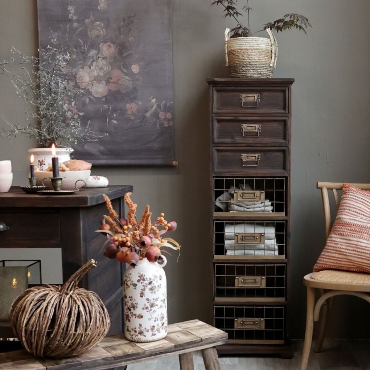 Komoda szafka z szufladami i drucianymi koszami 139 cm