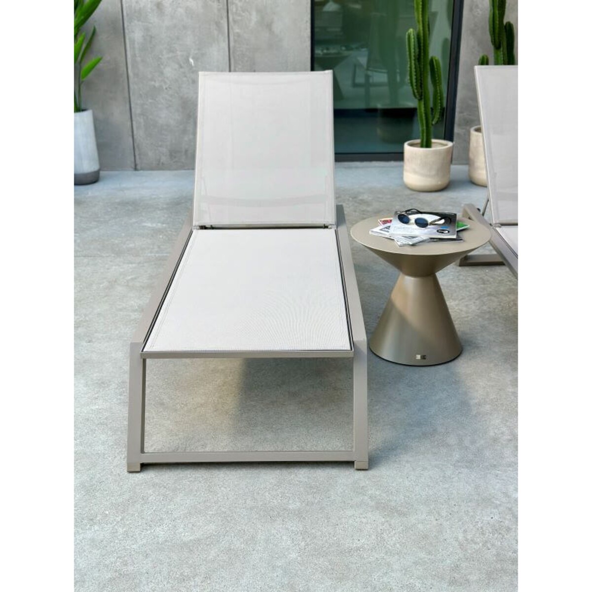 ALUMINIOWY LEŻAK OGRODOWY SERENE SZAMPAŃSKI