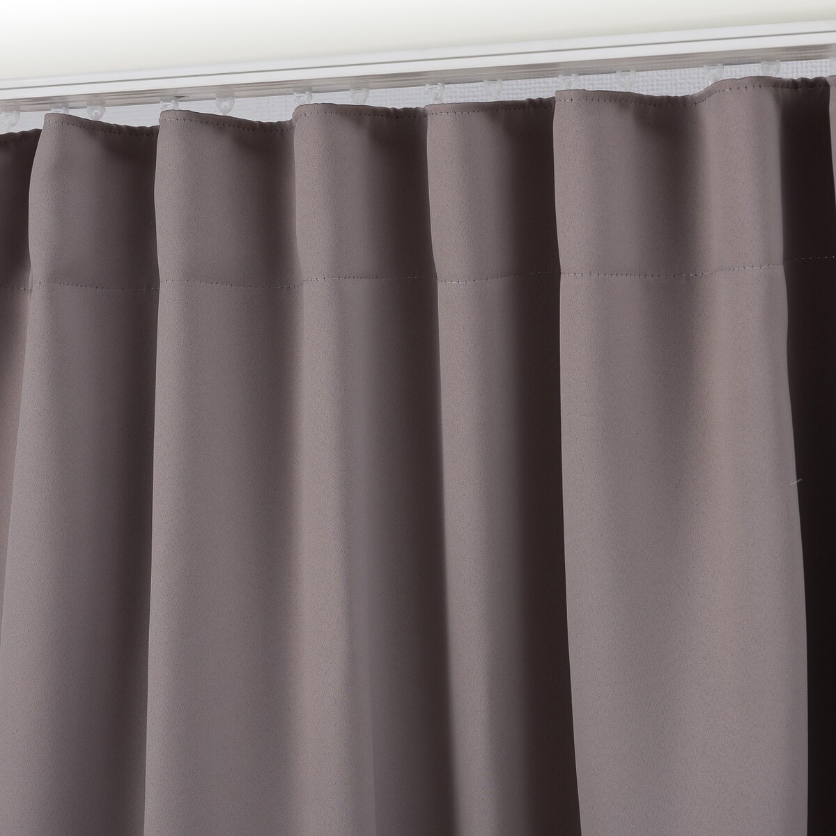 Zasłona zaciemniająca na taśmie marszczącej ciepły szary 140 x 280cm 1 szt. 140x280 szary