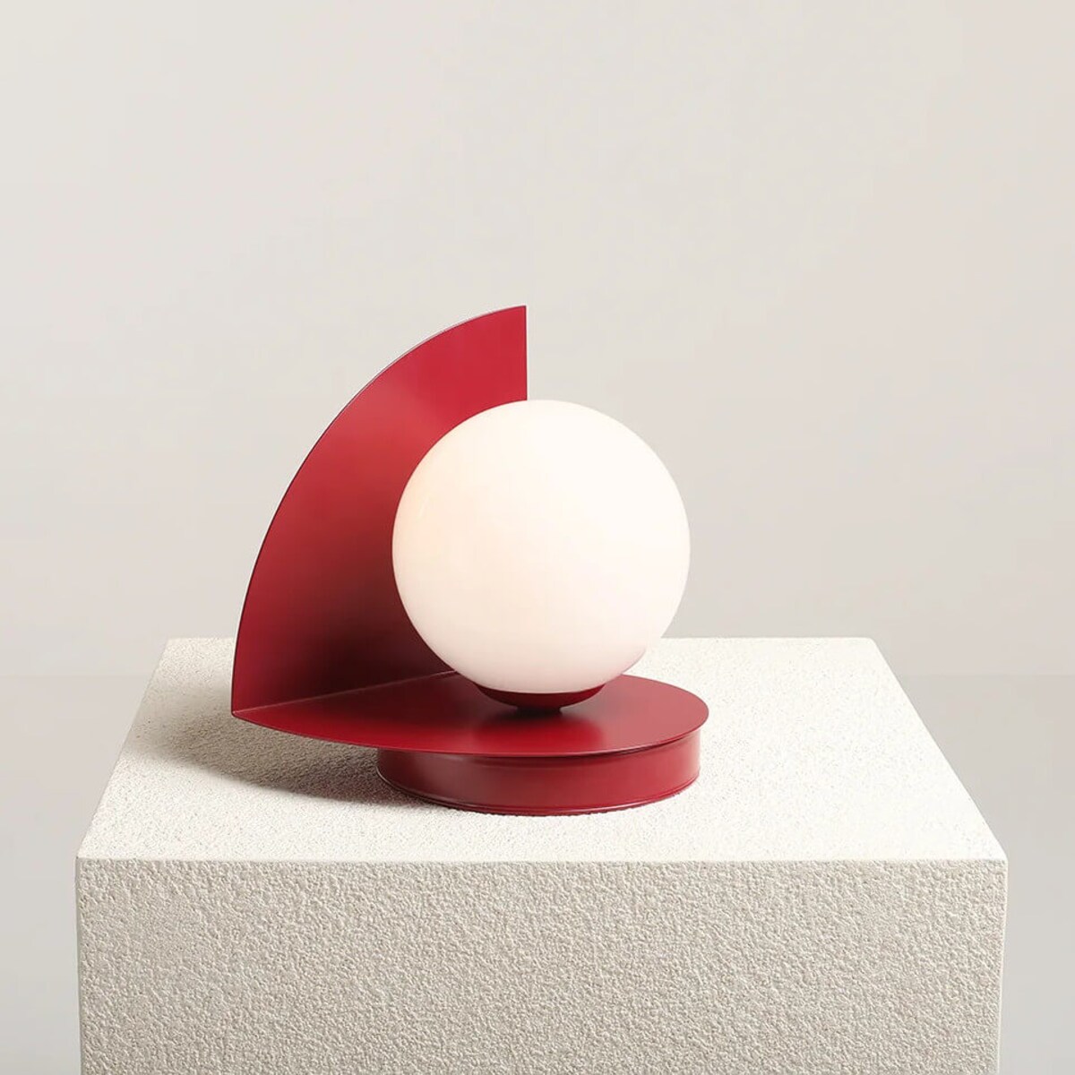 Metalowa nocna lampka Una 1125B15 Aldex na szafkę szklana kula czerwona