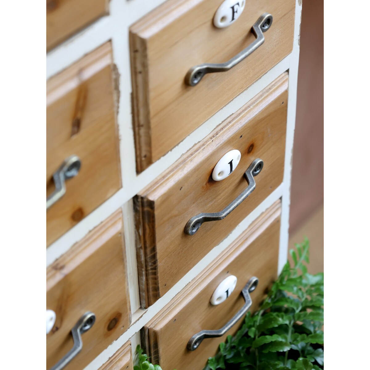 Komoda drewniana postarzana z szufladami