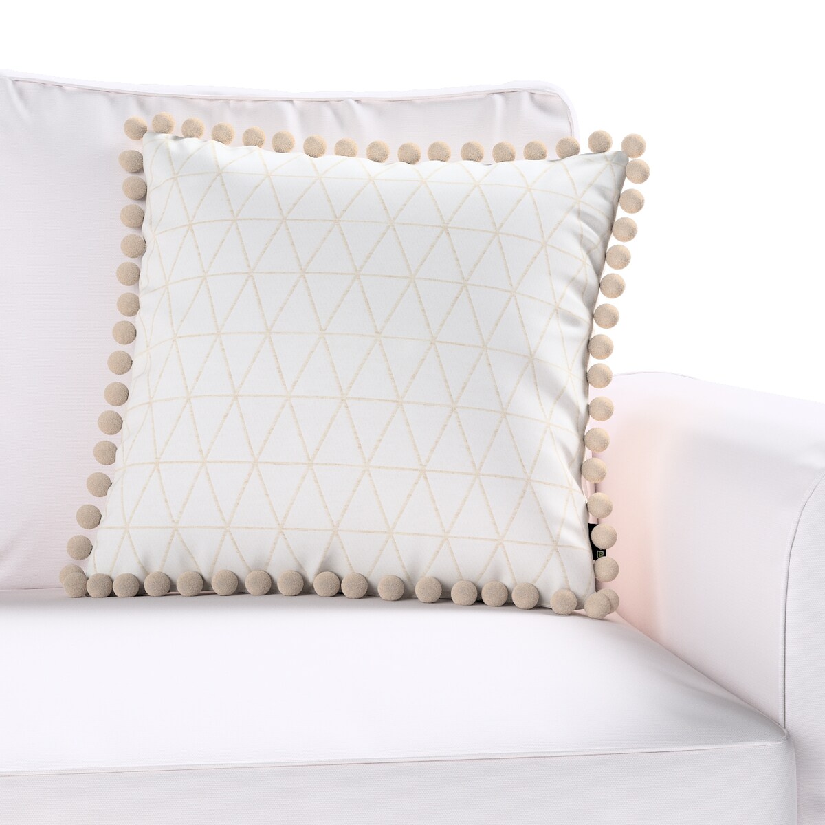 Poszewka Wera na poduszkę 45x45 beżowe trójkąty na kremowo-białym tle