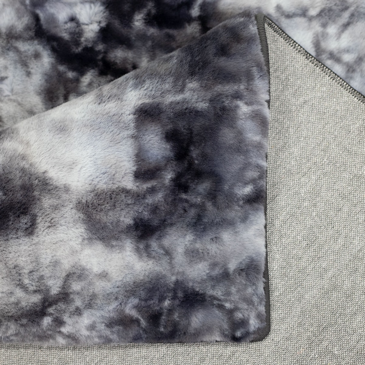 Dywan Rabbit z efektami iryzującymi Tolero 5000 Grafit 160x230