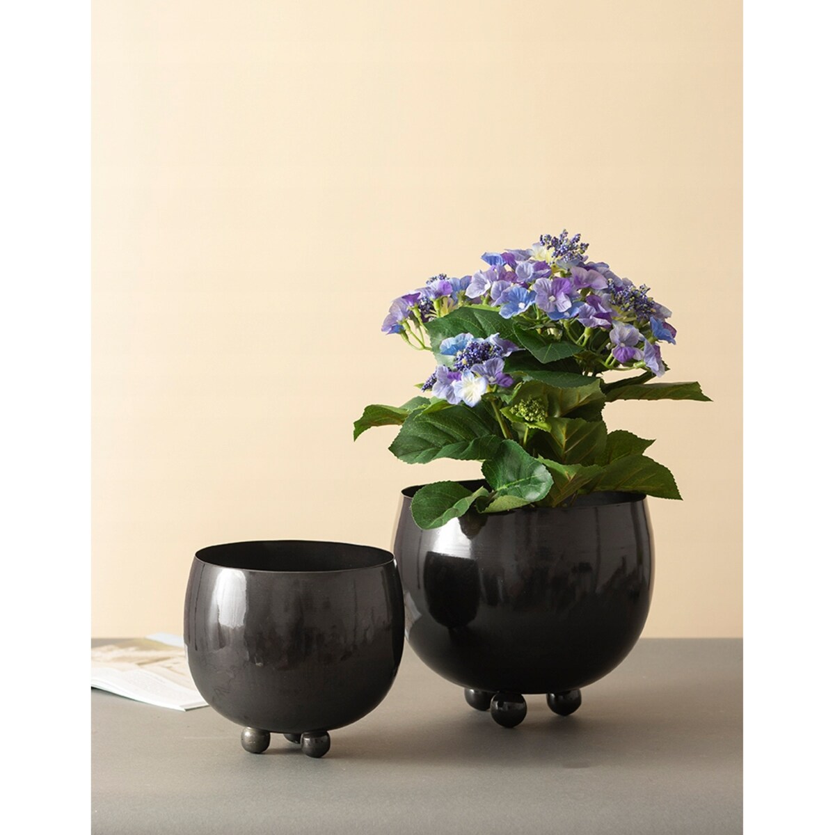 2 szt. DONICA PLISSE czarna metalowa