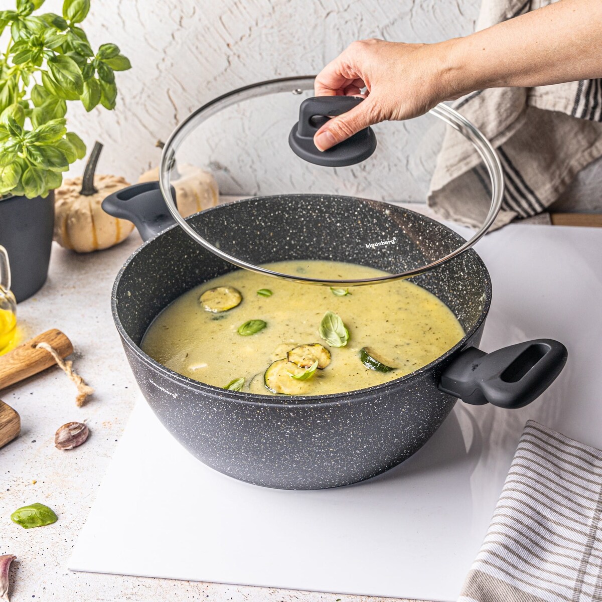 Garnek z powłoką marmurową czarny indukcja gaz 28cm 5.7L KLAUSBERG