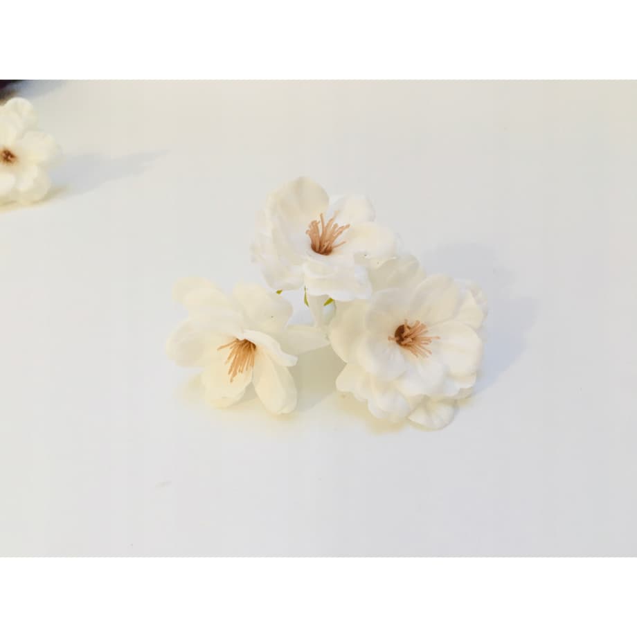 KWIATY WIŚNI MYDLANE DROBNE BIAŁE gałązki do bukietu box kompozycji stroik