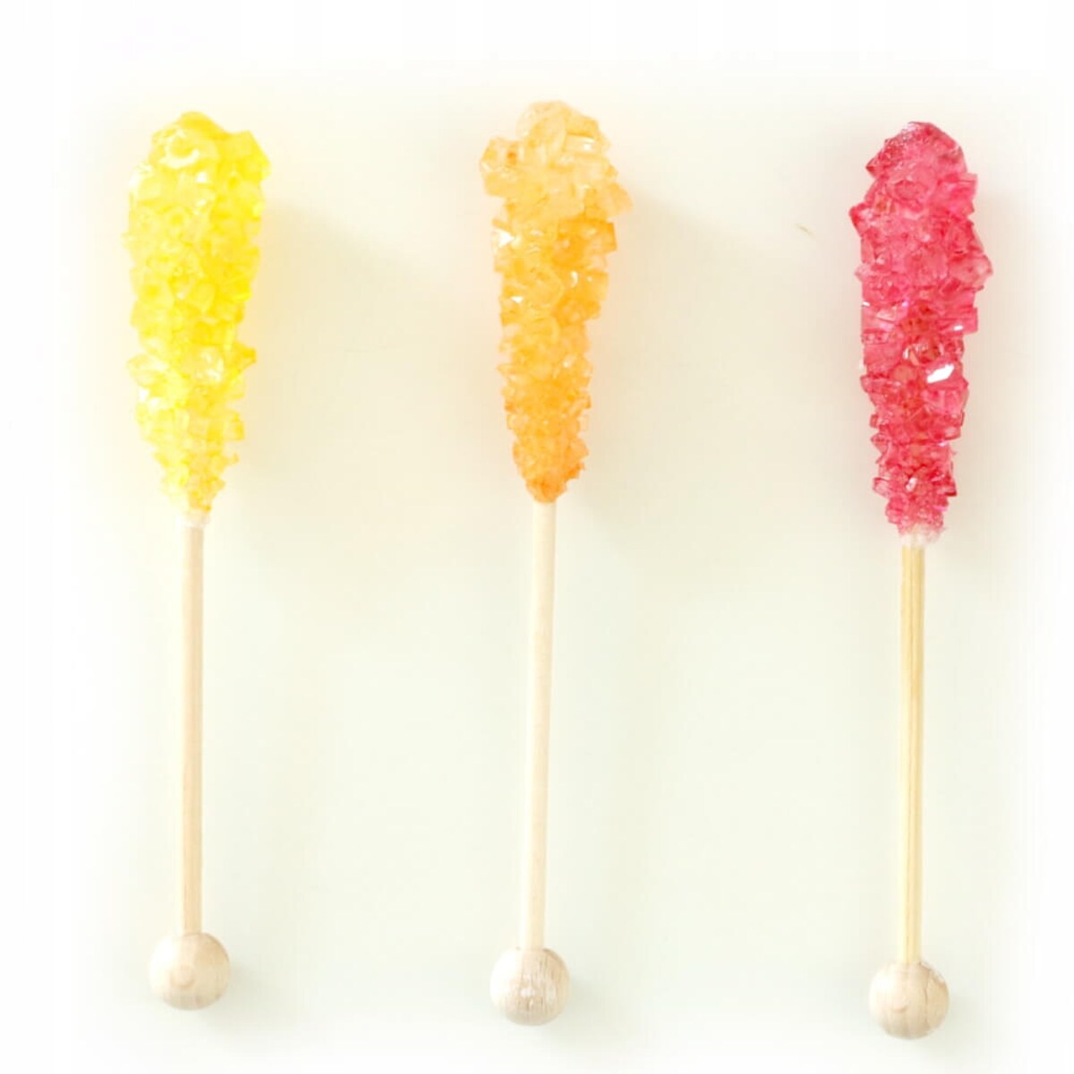 Słodka cytrynowa pałeczka cukrowa do dekoracji kaw i herbat na zimno