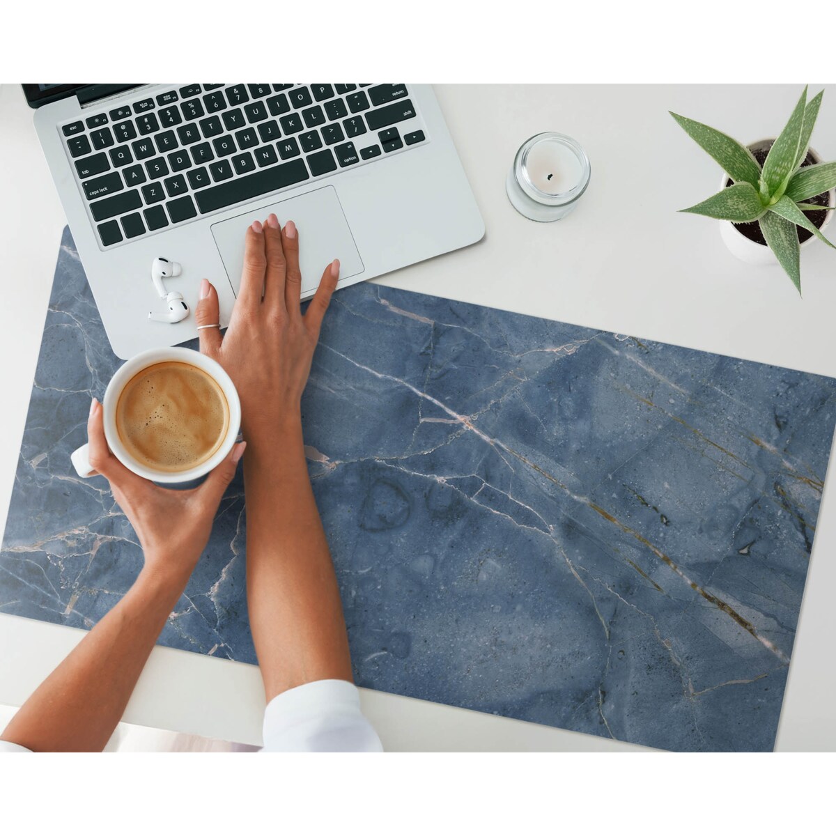Niebieska mata na biurko Marmurowe żyłki, 90x45 cm