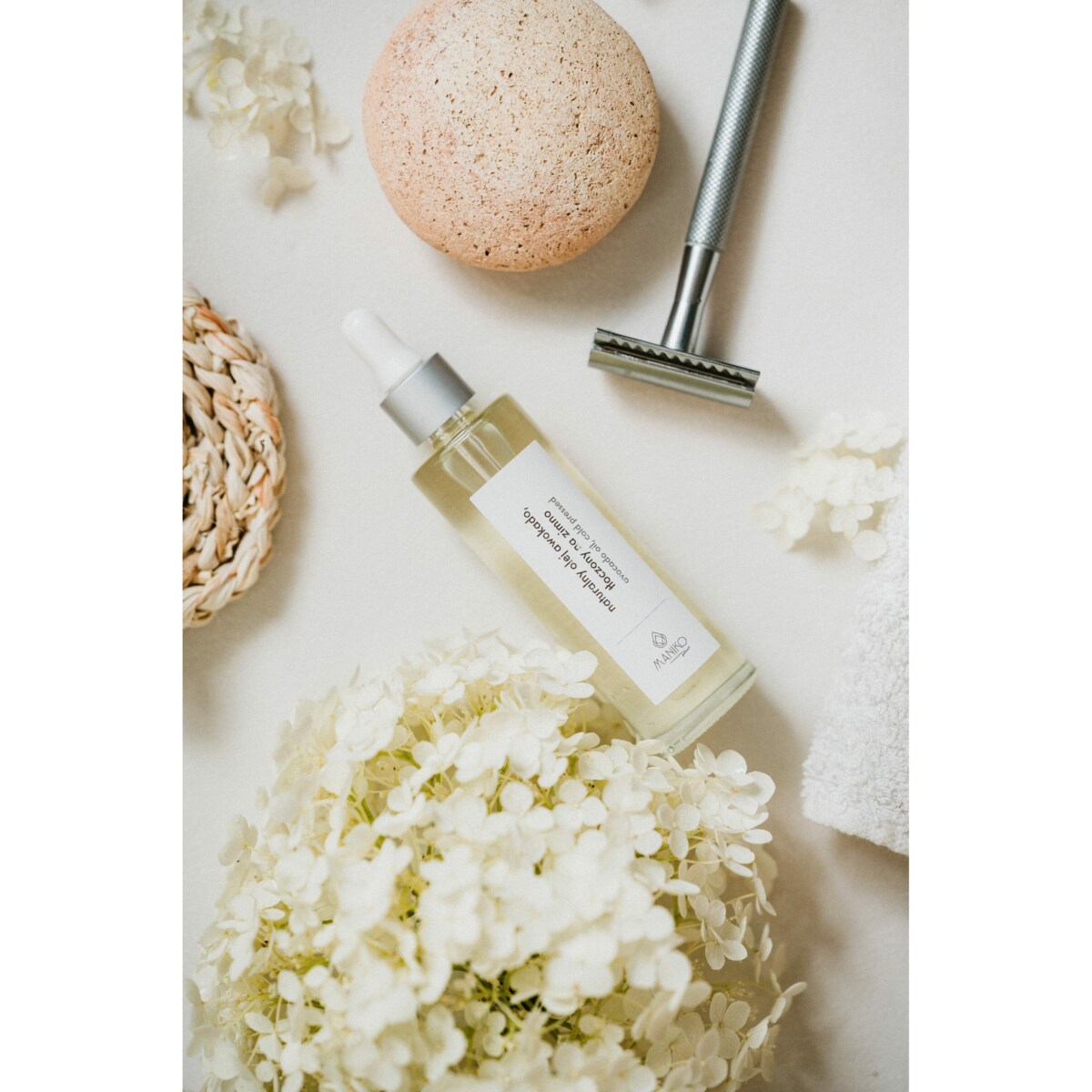 Naturalny olej z awokado, tłoczony na zimno