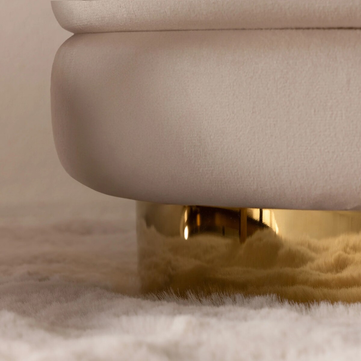 Pufa beżowa ze schowkiem Ø 36 cm YPSILA