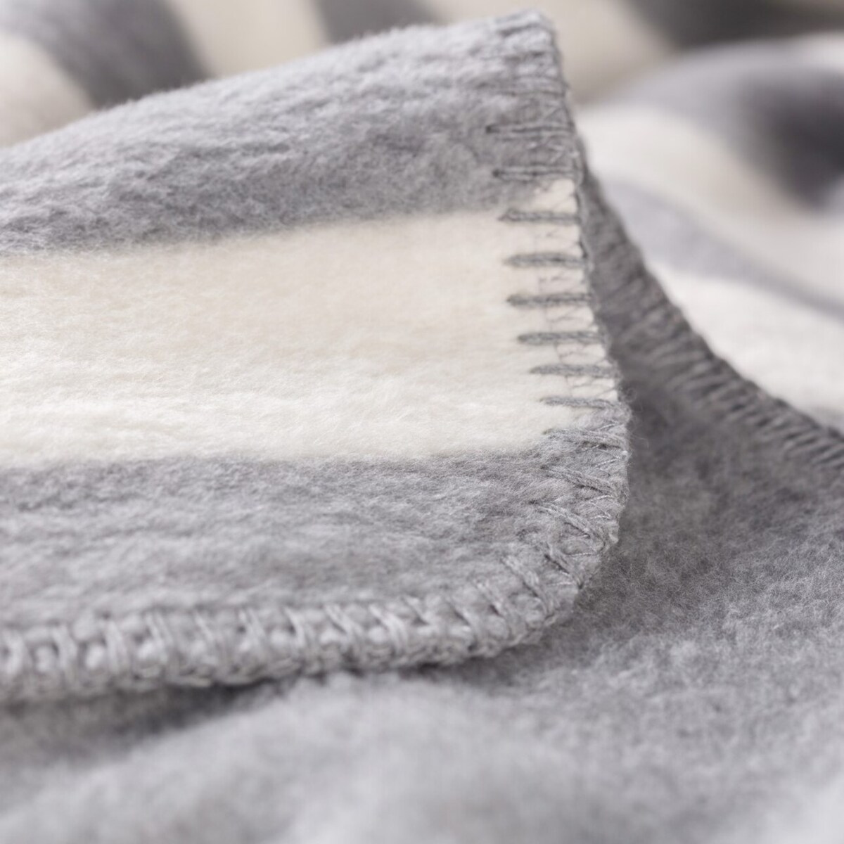 Koc Cosy Home 150x200cm Gray Stripes, 150 x 200 cm