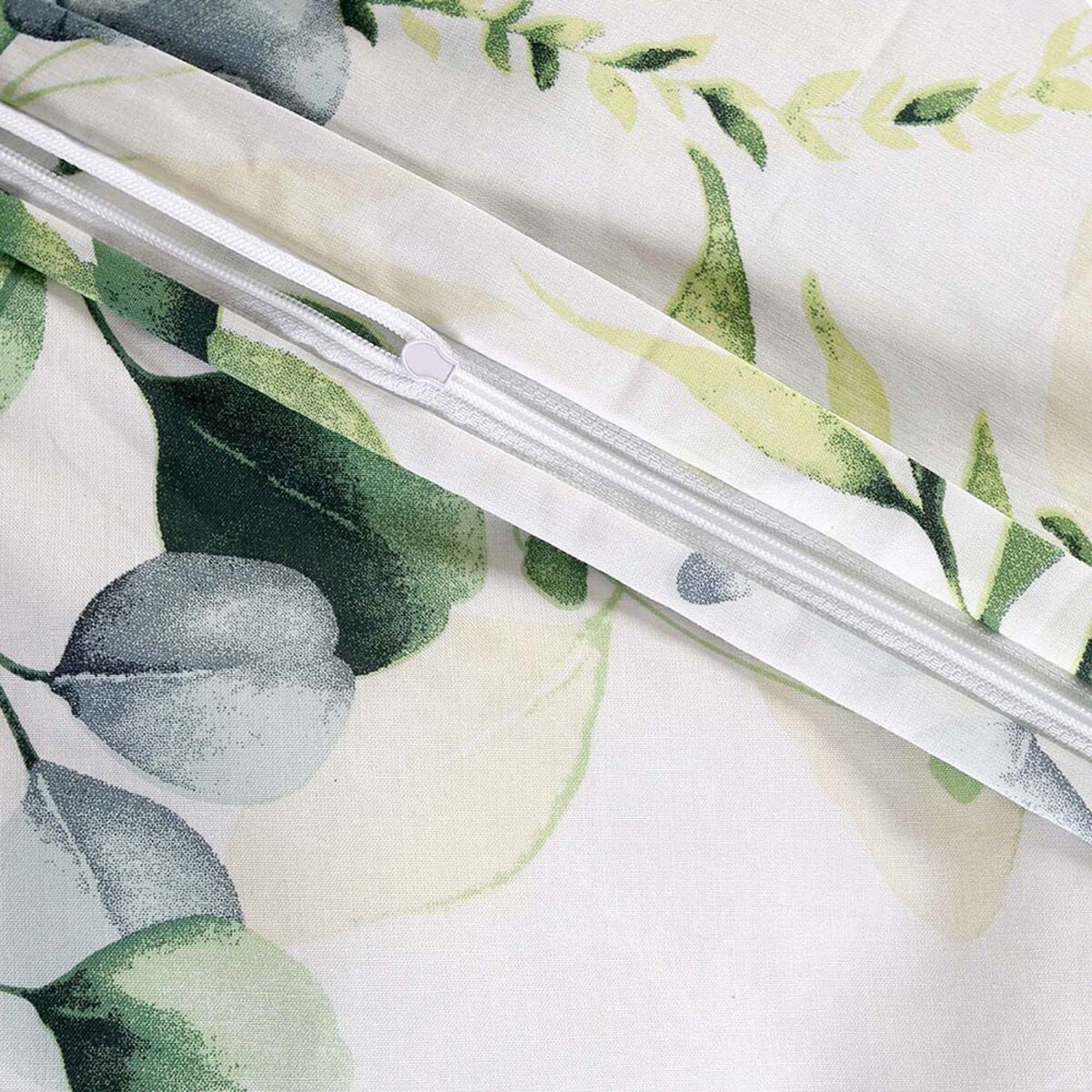 Pościel bawełniana 140x200 Silva biała z subtelnym wzorem zielonych i niebieskich liści, Cottonlove