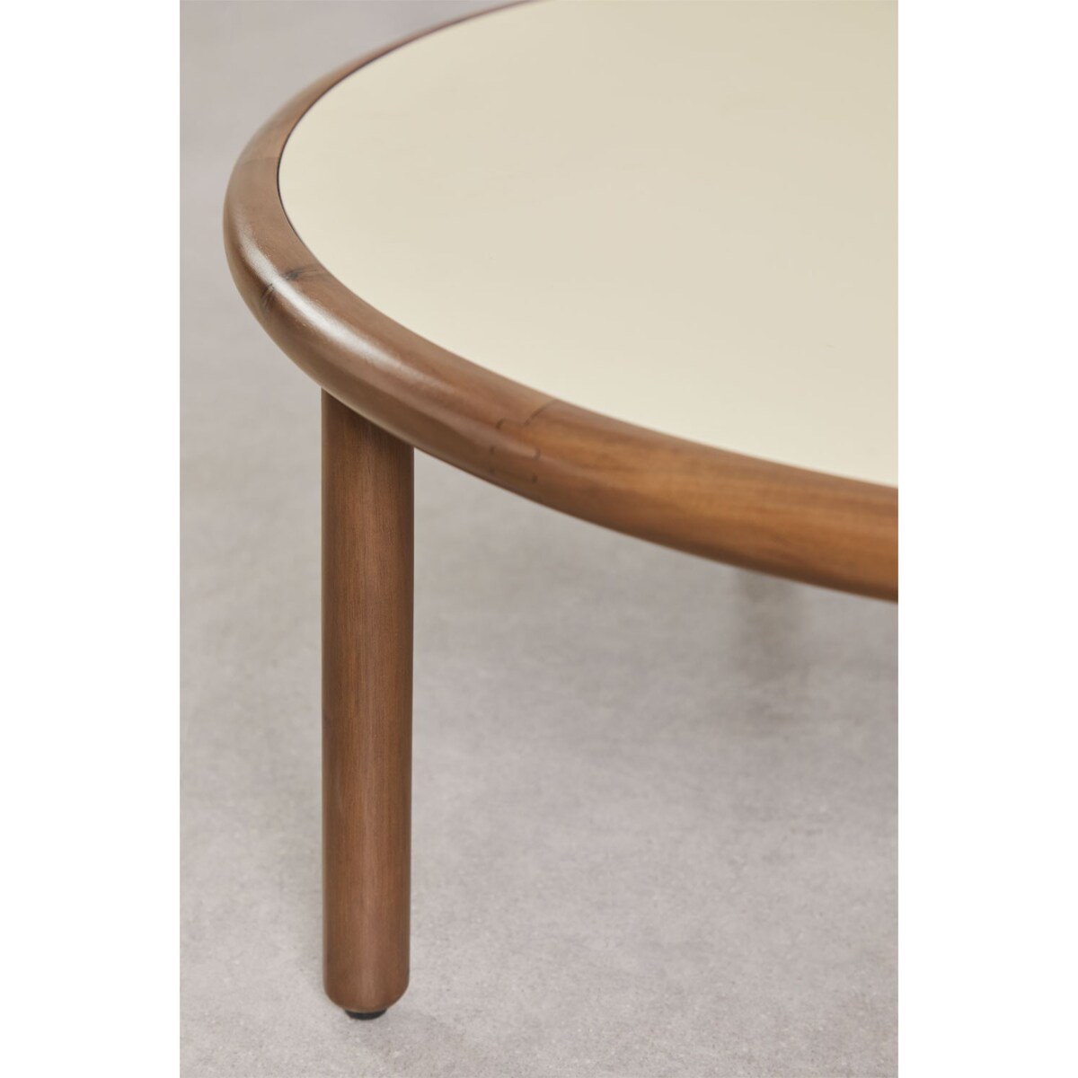 Zestaw ogrodowy: 2 fotele i 2 stoliki kawowe z drewna akacjowego Olivia