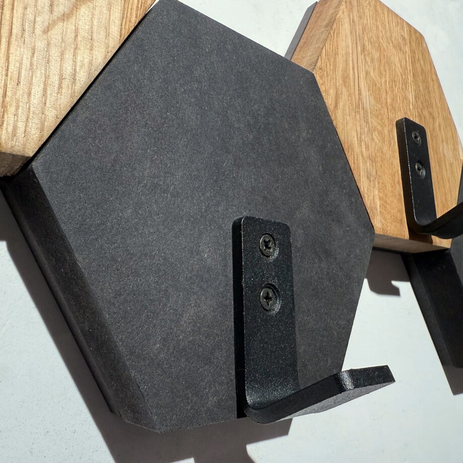 Wieszak ścienny na ubrania Hexagon 56cm