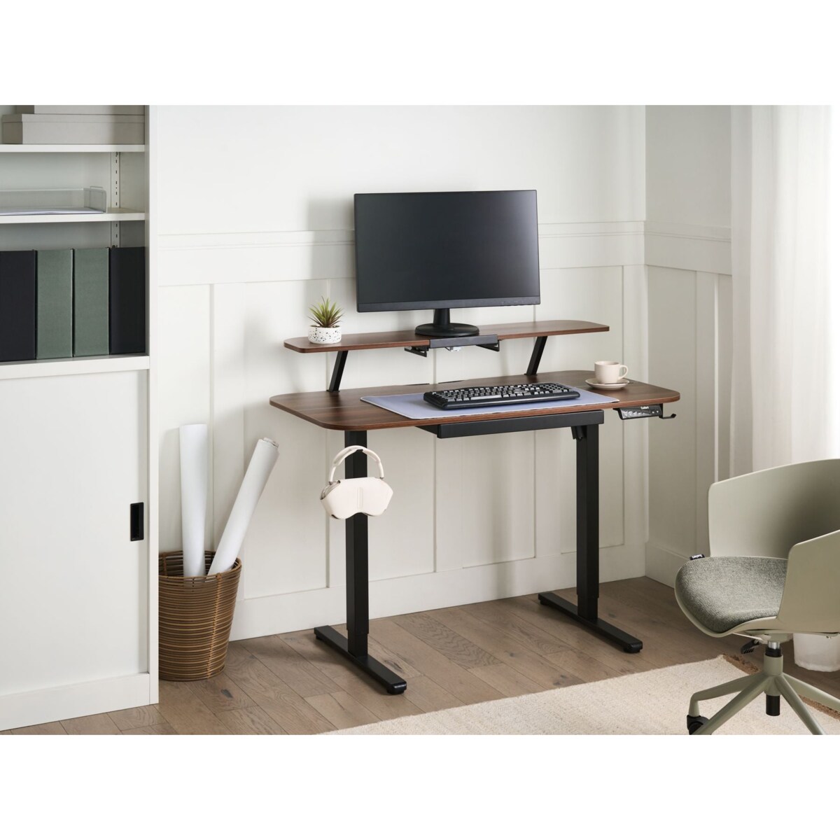 Biurko regulowane elektrycznie WILBANKS Brązowy/ czarny 120 cm 60 cm Z portem USB