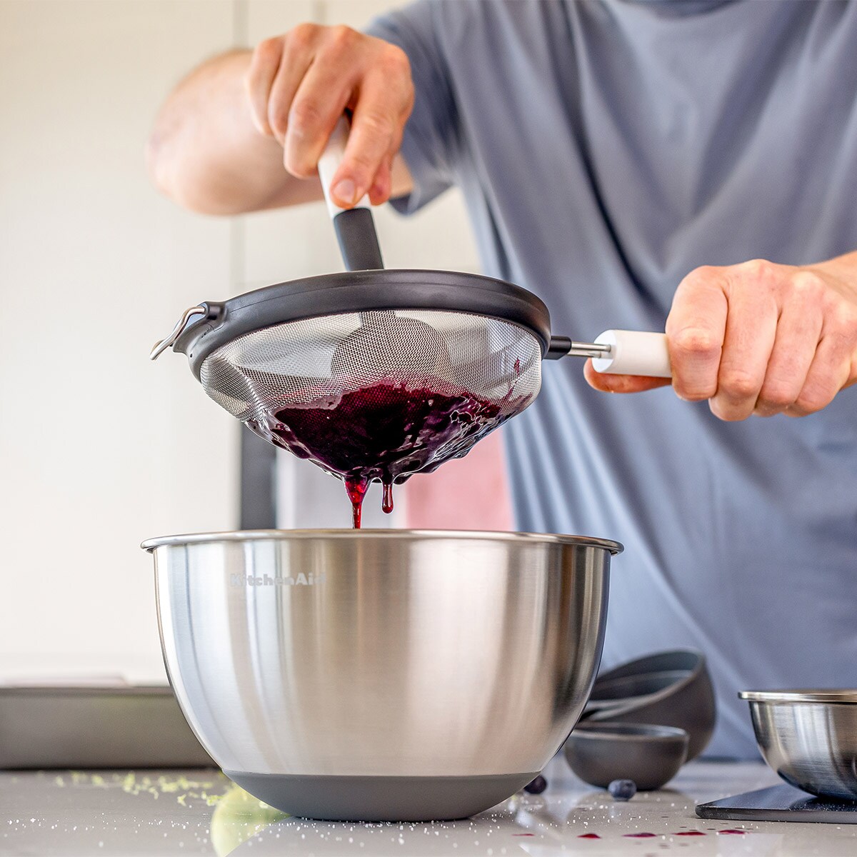 KitchenAid sitko kuchenne z uchwytem 17 cm Porcelain White