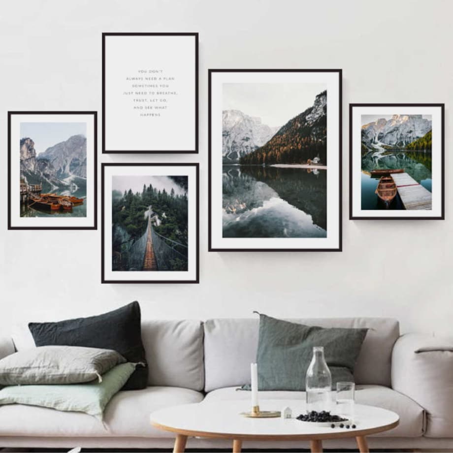 Poster Story, Plakat, Obraz - Łodzie na Górskim Jeziorze Lago Braies No2, wymiary 50 x 70 cm