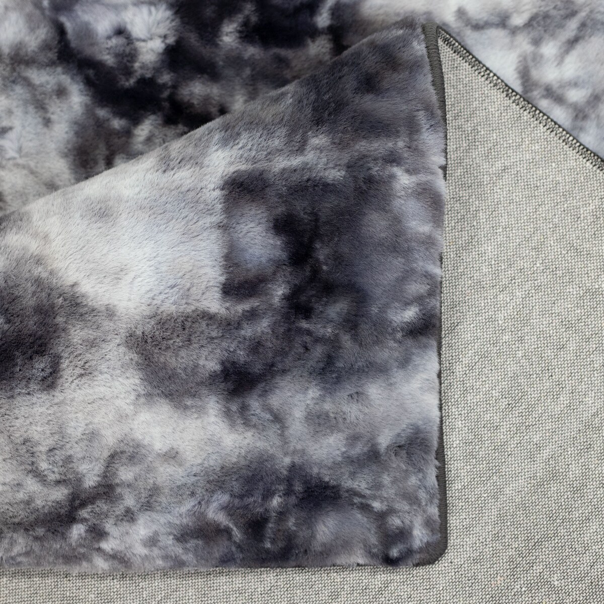 Dywan Rabbit z efektami iryzującymi Tolero 5000 Grafit 200x290