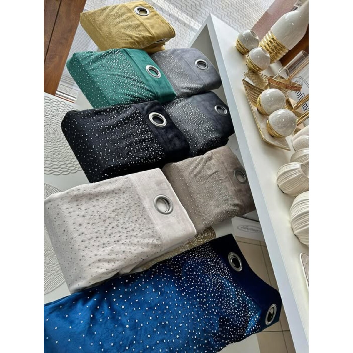 Zasłona welurowa "metor" z błyszczącą aplikacją od góry 140x250 cm przelotki | zielony