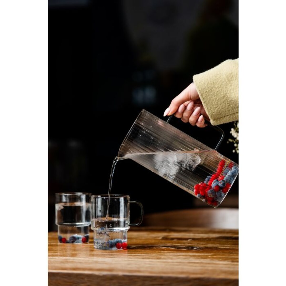 Dzbanek ryflowany z szarym uchem 1500ml Livio 1876