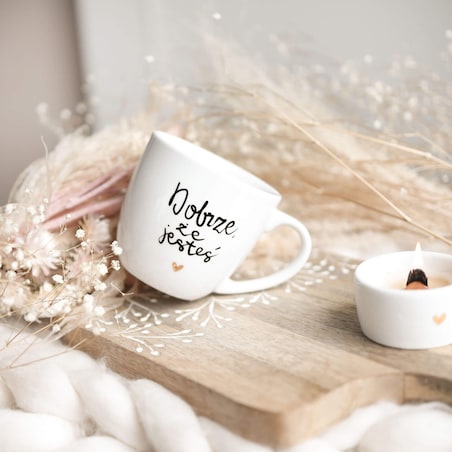 Biały Kubek Porcelanowy 300 ml - Napis Dobrze, że Jesteś z Motywem Złotego Serca dla Przyjaciółki na Urodziny