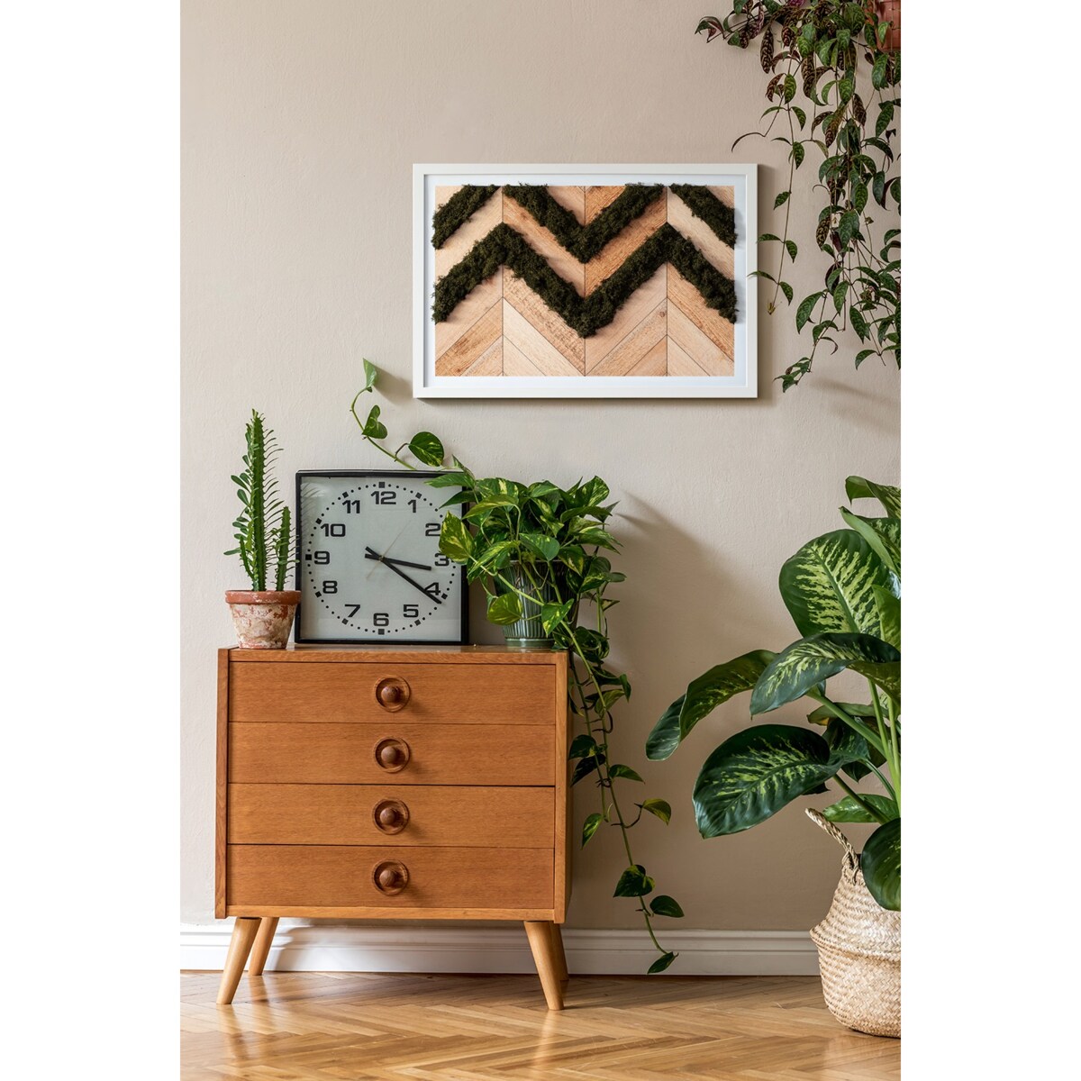 Obraz Deski w jodełkę - mech chrobotek w białej ramie 60x40cm