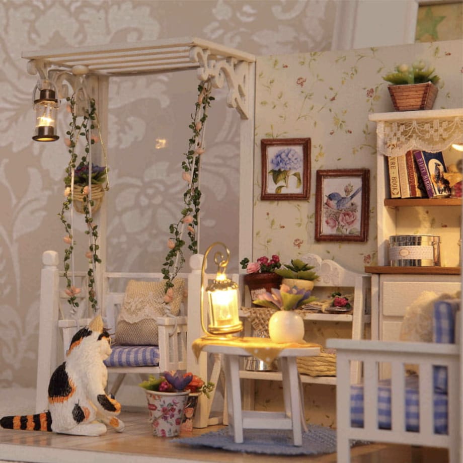 Miniaturowy domek - Fiołkowa weranda