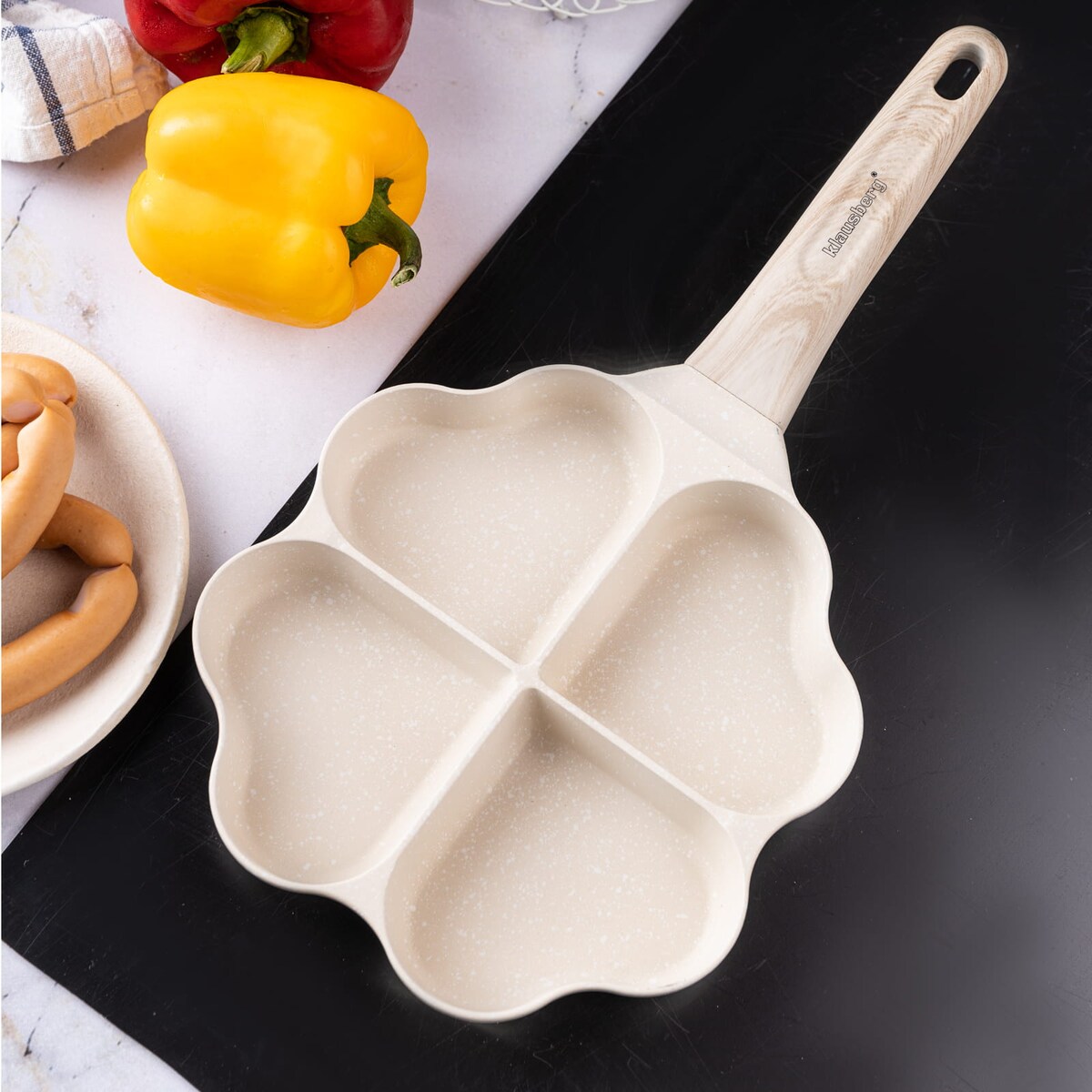 Patelnia marmurkowa 4 w 1 serca do naleśników jajek placków pancake 19x19cm BEŻOWA KLAUSBERG