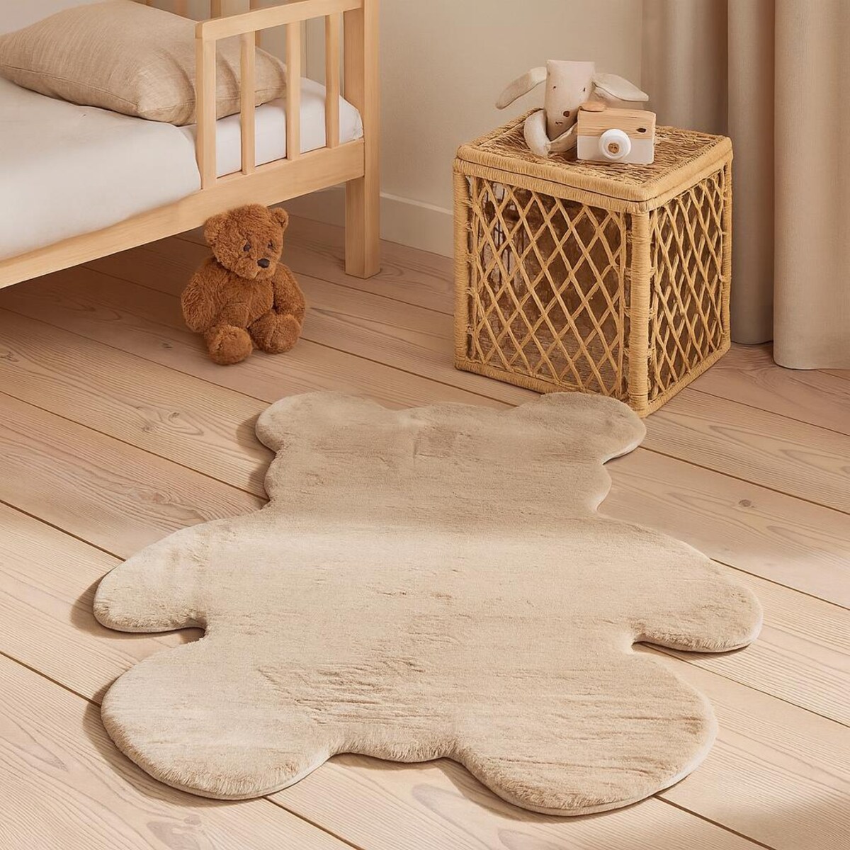 Dywan dziecięcy miś z imitacji futra BJÖRN, 100 x 85 cm