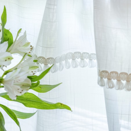 Lambrekin z frędzelkami na metry wys. 50 cm + 2,5 cm grzywka 260x0 prześwitujący biały