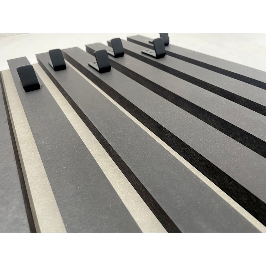 Drewniany wieszak na ubrania Lamele 98cm moduł 40cm czarny