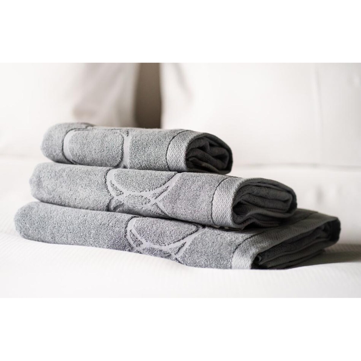 Ręcznik kąpielowy 70 x 140 cm (szary) Monogram Opus OFFICINE Monogram