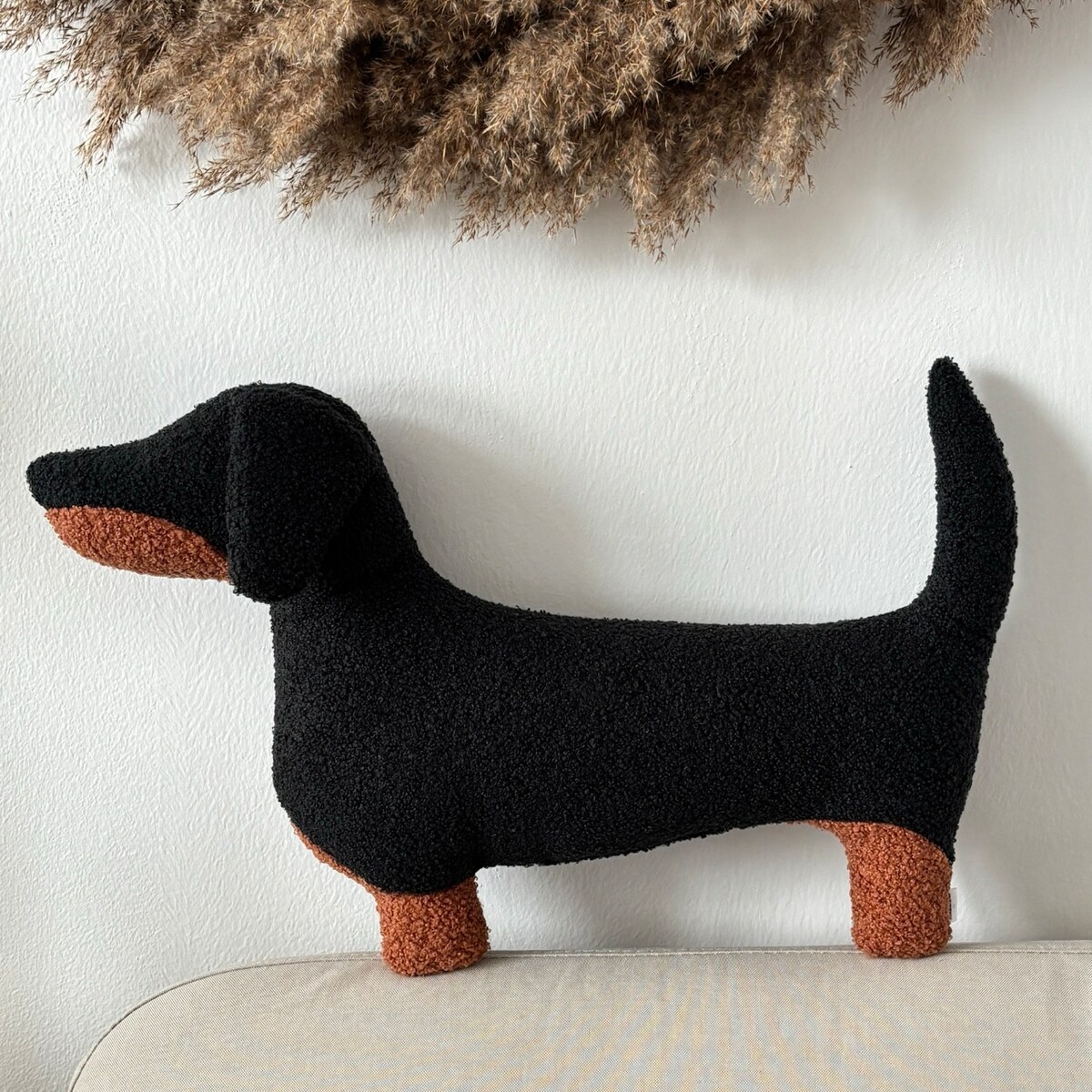 Poduszka Pies Jamnik czarny podpalany boucle